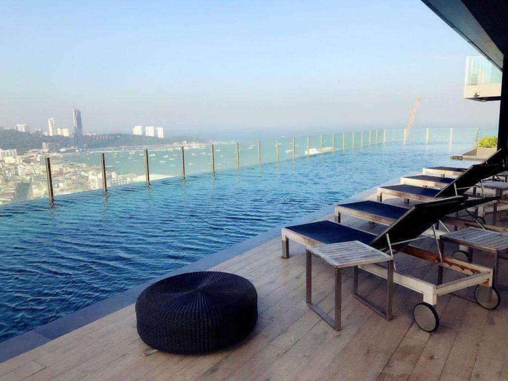 The Base Central Pattaya Seaview Exterior foto